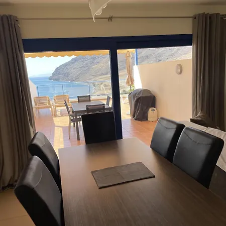 Amazing Sea View With Sun Drenched Terrace! דירה גראן טאראחל